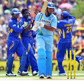 Ajantha Mendis continued his domination of India's batsmen when he cleaned up Yuvraj Singh