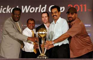 Clive Lloyd, Aravinda de Silva, Michael Bevan, Dilip Vengsarkar and Balwinder Sandhu with the World Cup 2011 Trophy
