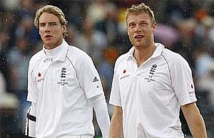 Stuart Broad and Andrew Flintoff not out batsmen of day 3