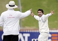Sachin Tendulkar celebrates the wicket of James Franklin on the 5th day of the final Test in Wellington. (Reuters Photo)