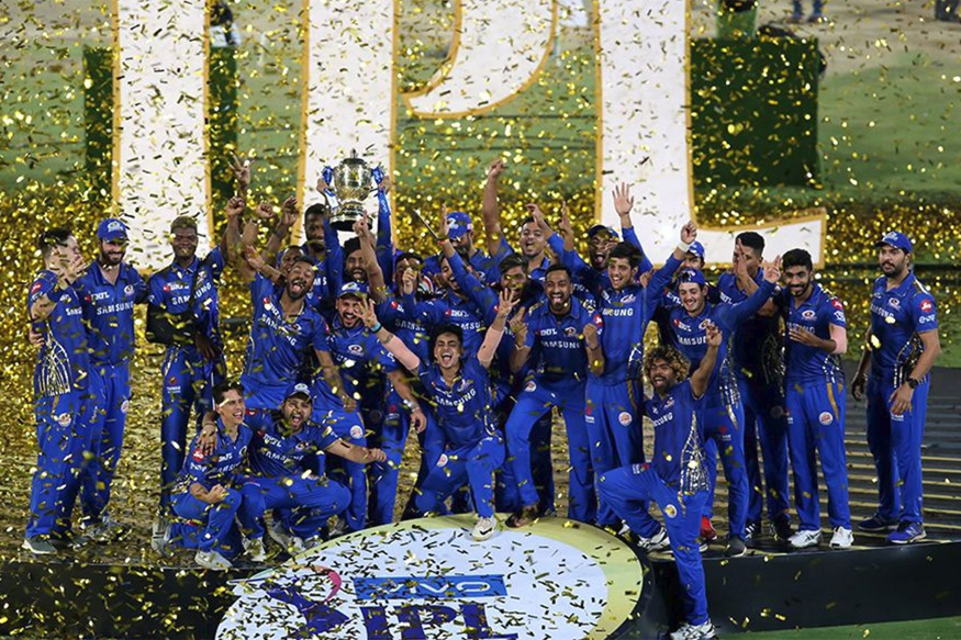 The Mumbai Indians players pose with the IPL 2019 trophy. Image courtesy- BCCI