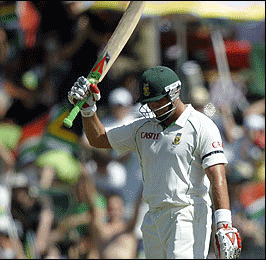 Jacques Kallis celebrate his 32nd hundred, played on unbeaten 112